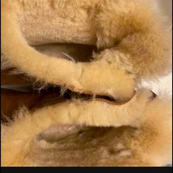 Women’s UGG Boots - Picture 3 of 3